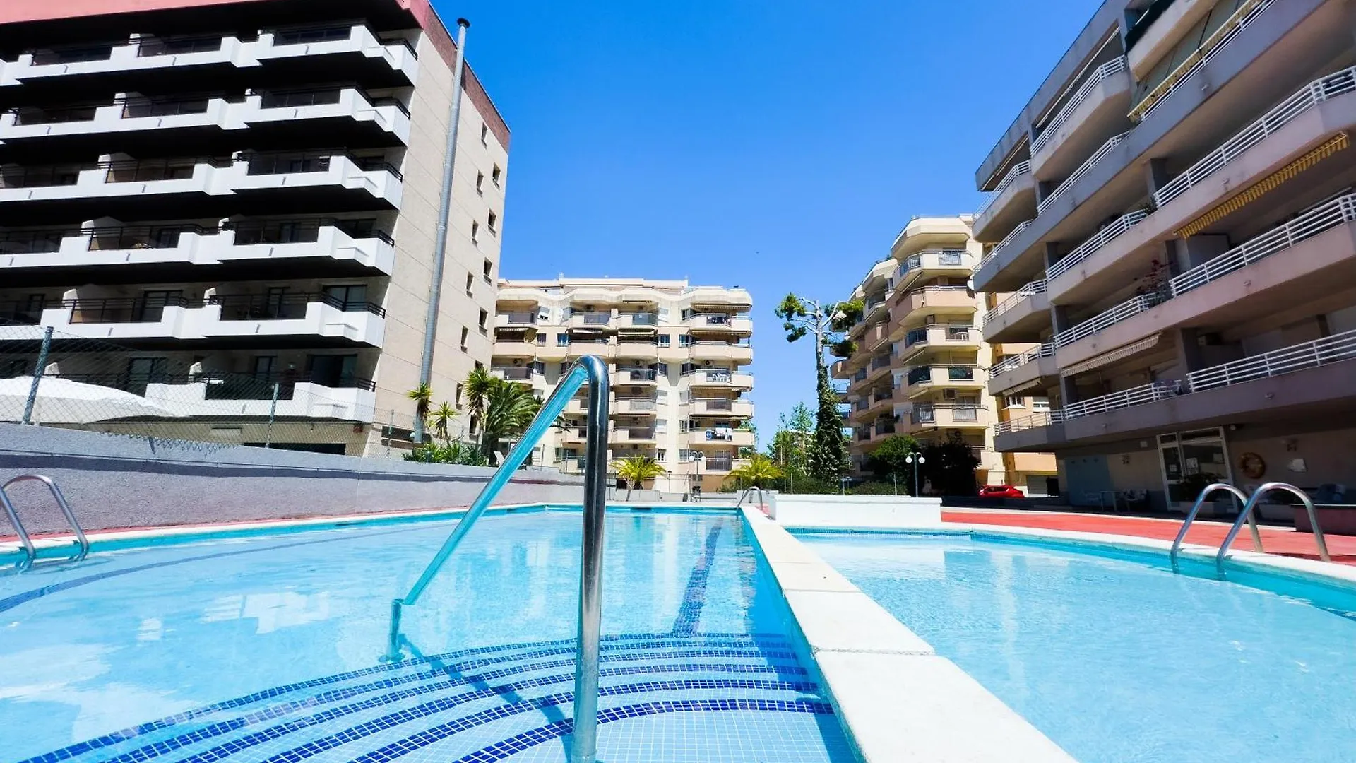 Apartamento Rentalmar Zahara family suites Salou España